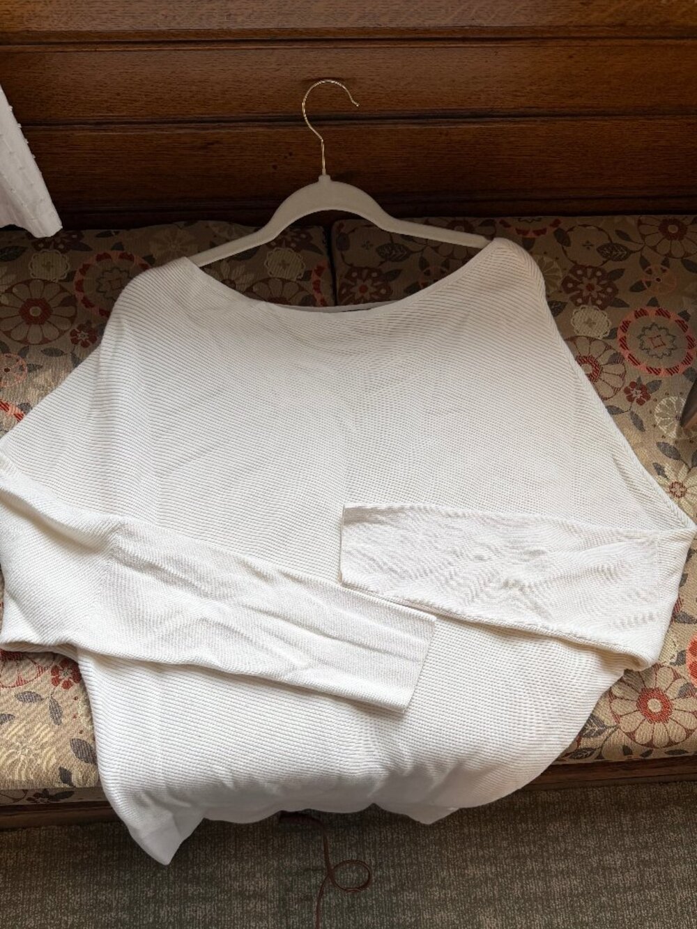 Banana Republic Asymmetrical Off-The-Shouler White Sweater Sz M